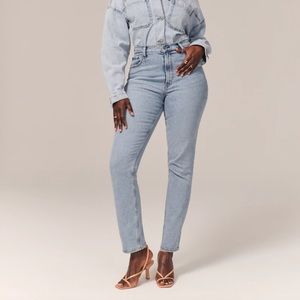 Abercrombie & Fitch Curve Love Ultra High Rise 90s Slim Straight Jean in 30W